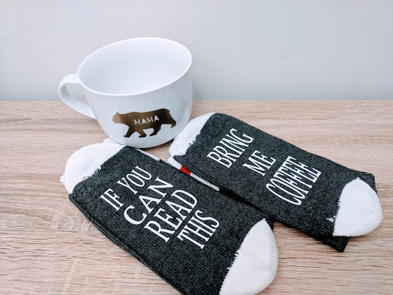 Si vous pouvez lire ceci. Apportez moi un cafe des chaussettes avec des mots un cadeau