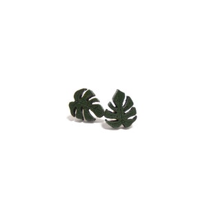 Boucles d&#39;oreilles Monstera Leaf Stud en cuir Bijoux Monstera (fr) Boucles d&#39;oreilles inspirées des plantes en cuir (fr) Boucles d&#39;oreilles tropicales Boucles d&#39;oreilles feuille