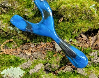 Kleine Gießharz Schleuder/Katapult in Schwarz und Blau