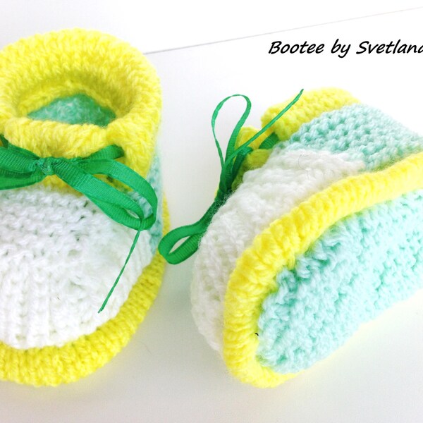 Chaussons bottines blanc et vert pour bébé