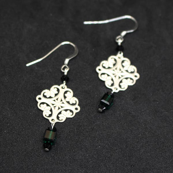 Boucles d'oreilles en argent 925 rosettes filigranes en argent et cubes verts de cristal Swarovski