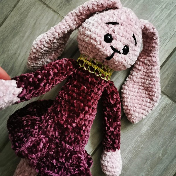 Amigurumi lapine peluche au crochet velvet rose et bordeaux