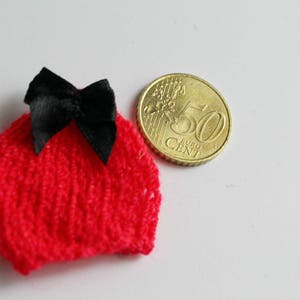 Mini-bonnet pour un bébé en pâte polymère image 3