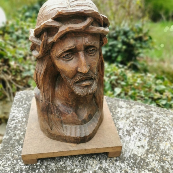 Sculpture buste de Jesus sculpté en bois