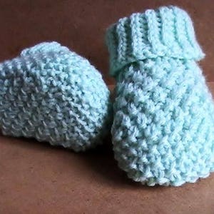 Tutoriel des chaussons bébé tricotés en point de blé image 3