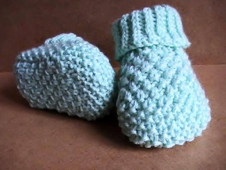 Tutoriel des chaussons bébé tricotés en point de blé image 3