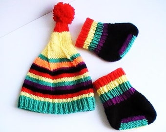 Chaussettes et bonnet à rayures pour bébé