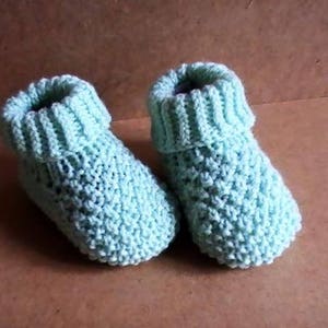 Tutoriel des chaussons bébé tricotés en point de blé image 4