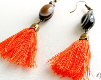 Boucles d'oreilles pompons orange et perle de verre