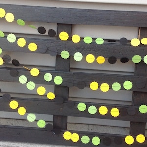 Garland Jamaica flag colors Green, Yellow and Black 1 inch Scalloped circle. Birthday decoration.