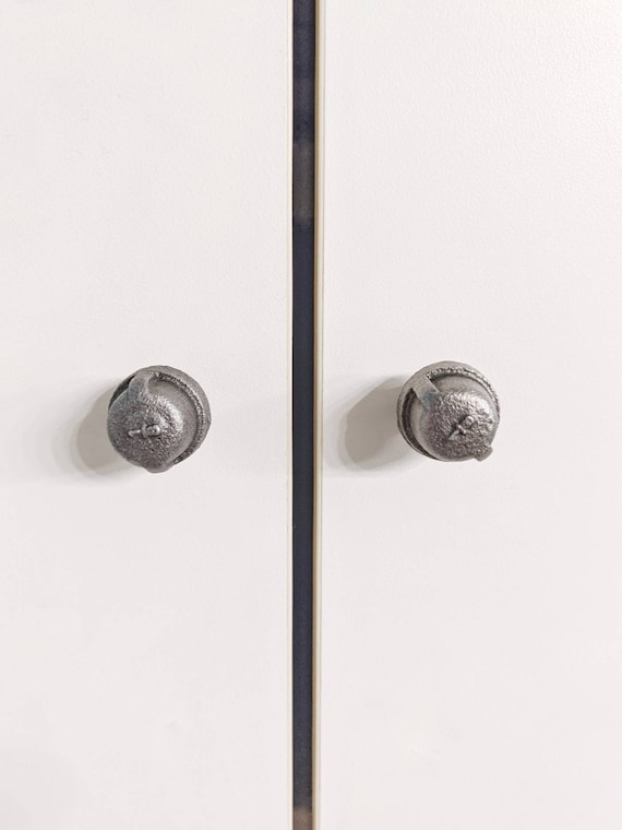 Praying Cowboy Kitchen Drawer Bin Pull Bronze Vanity Knob 3D Cupboard Hardware Praying Cowboy Kitchen Drawer Bin Pull Bronze Vanity Knob 3D Cupboard Hardware