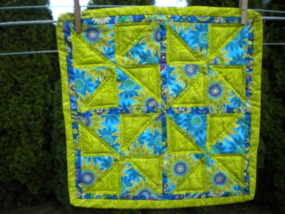 Table Topper - Spring Pinwheel Quilted Table Topper - #MQ-009