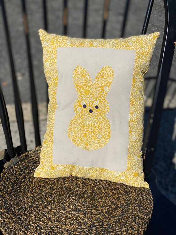 Pillow - Peeper Bunny with Daisies Quilted Pillow - #QP-136