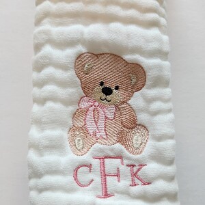Teddy Bear with Bow Personalized Baby Burp Cloths, 1 or Set of 2, Monogram, Embroidered, Baby Boy/Girl. Bow color can be changed. afbeelding 7