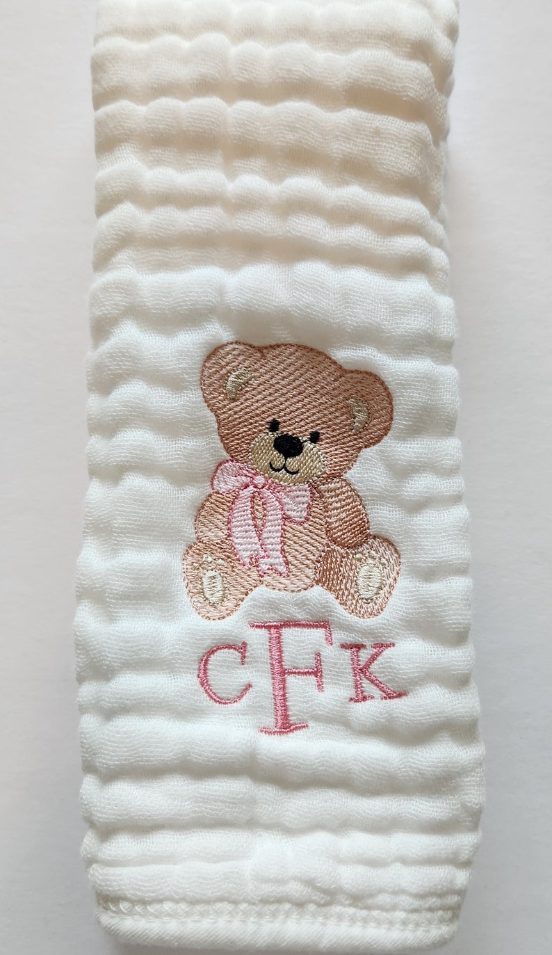 Teddy Bear with Bow Personalized Baby Burp Cloths, 1 or Set of 2, Monogram, Embroidered, Baby Boy/Girl. Bow color can be changed. afbeelding 7