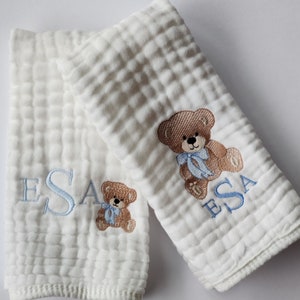 Teddy Bear with Bow Personalized Baby Burp Cloths, 1 or Set of 2, Monogram, Embroidered, Baby Boy/Girl. Bow color can be changed. afbeelding 1