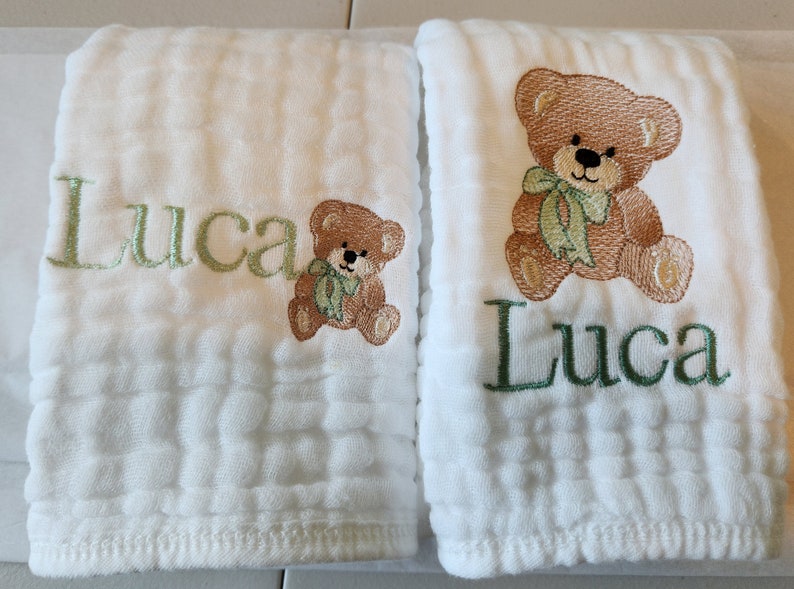 Teddy Bear with Bow Personalized Baby Burp Cloths, 1 or Set of 2, Monogram, Embroidered, Baby Boy/Girl. Bow color can be changed. afbeelding 5