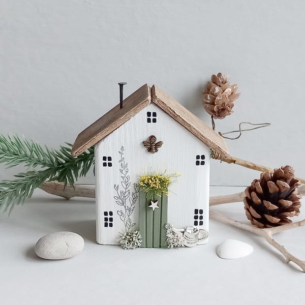 Cottage Gifts - 60+ Gift Ideas for 2025