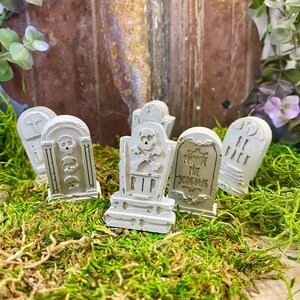 Cement Miniature Gravestone Set: Gothic Garden Decor, Halloween Lover Gift