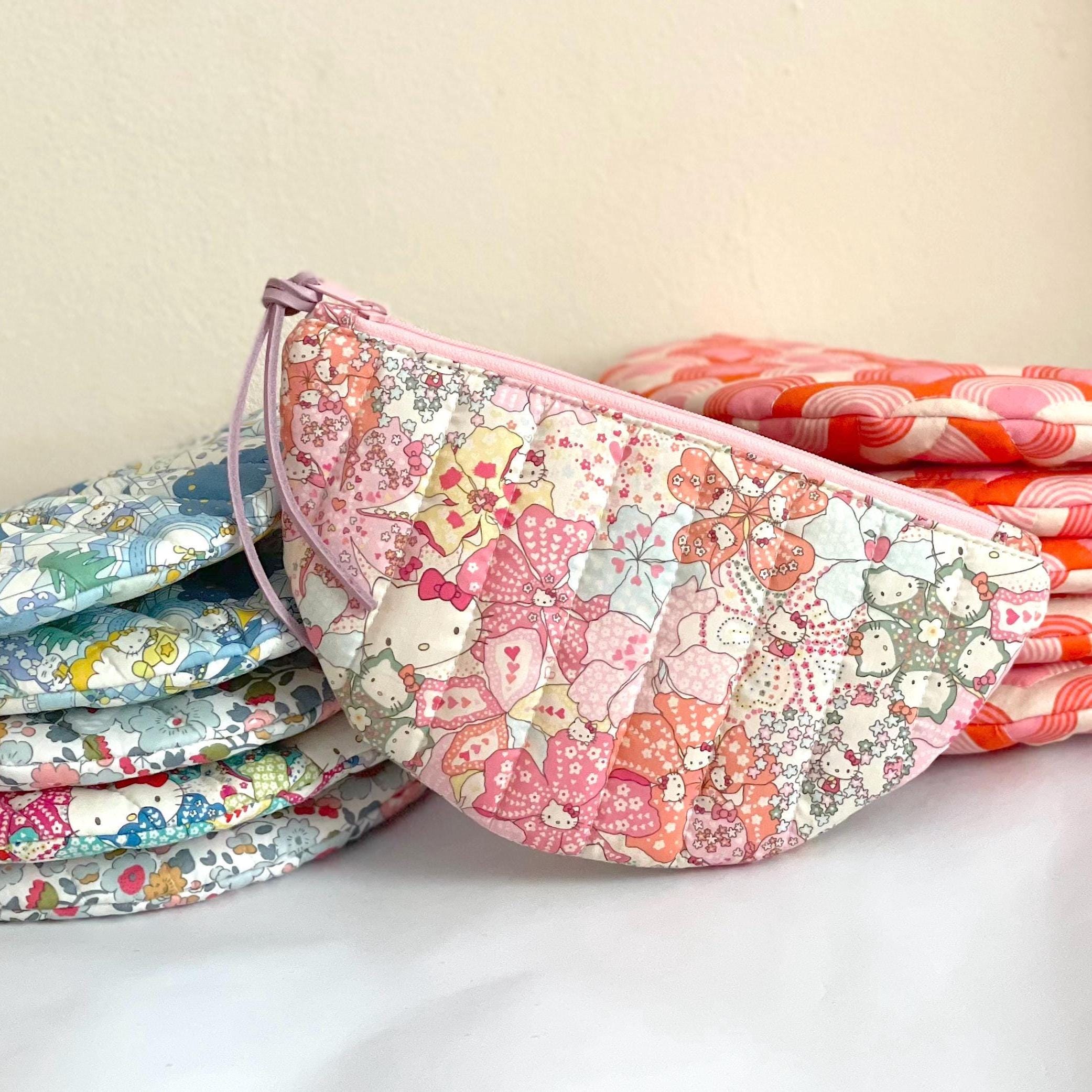 バッグ LIBERTY PRINT Fabric Pouch + Pink cherry Liberty Betsy Dragonfruit Oilcloth Zippered Wash Bag / Stick