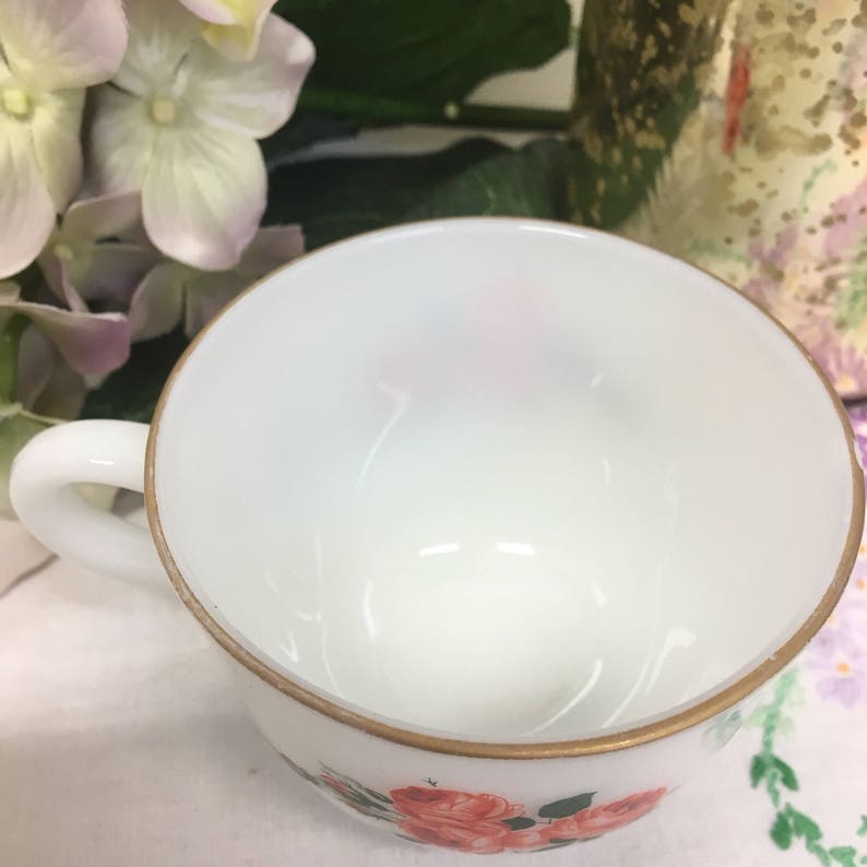 Rare Vintage Pyrex, Red Roses Orphan Cup, 9.5cm dia. image 3