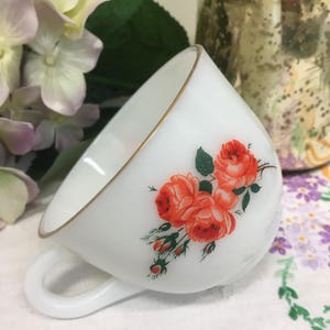 Rare Vintage Pyrex, Red Roses Orphan Cup, 9.5cm dia. image 1