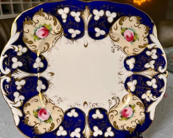 Plato para pastel victoriano antiguo de porcelana azul cobalto y dorada con rosas
