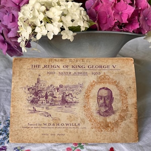 Vintage Complete Book of Wills Cigarette Cards, Reign of King George V