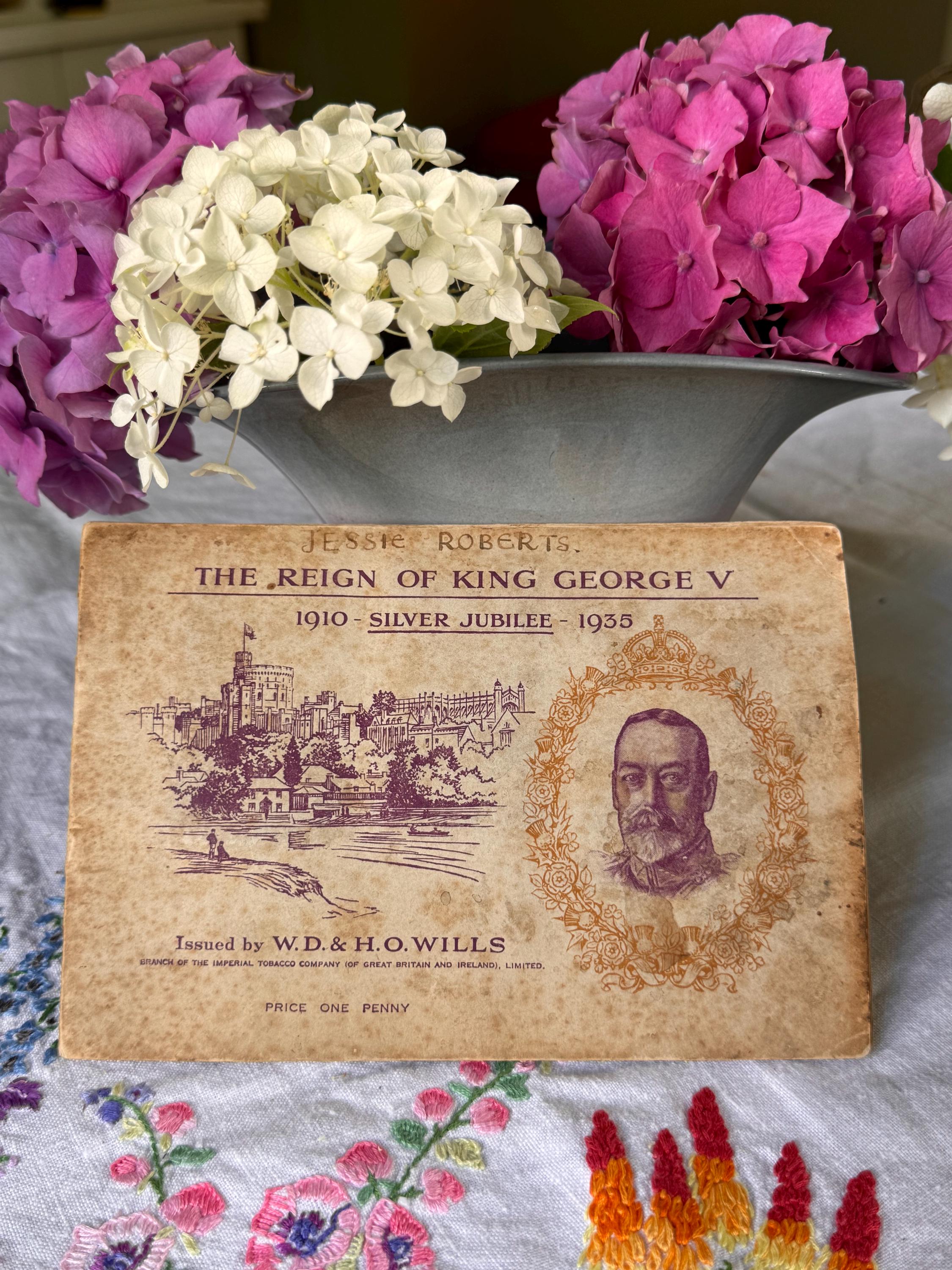 Vintage Complete Book of Wills Cigarette Cards, Reign of King George V