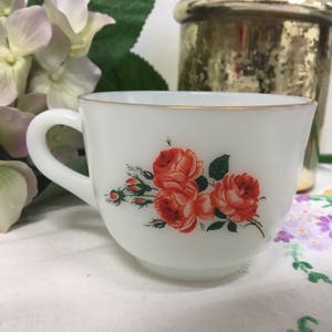 Rare Vintage Pyrex, Red Roses Orphan Cup, 9.5cm dia. image 2