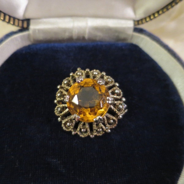 LovelyVintage Citrine Glass Faceted Ornate gold tone Brooch (82)