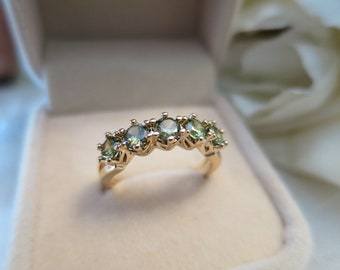 Vintage Jewellery Gold Ring 5 x Peridot Sapphires Art Deco Design size 9 (106)