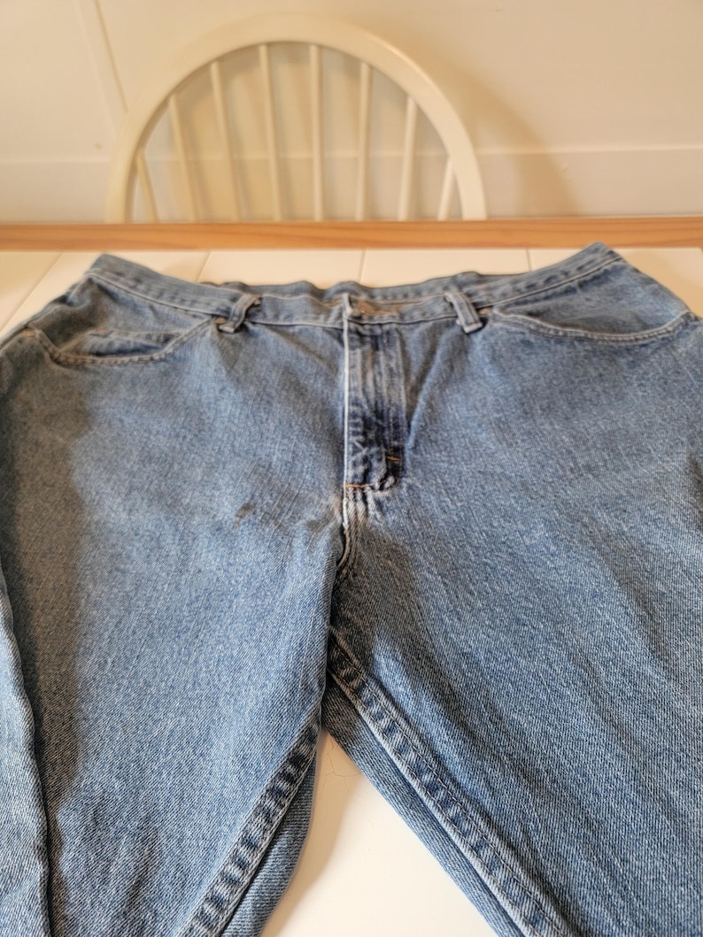 WRANGLER Blue Jeans Men's Size 38 x 29 Med Wash Classic Ex. Condition #007 image 6