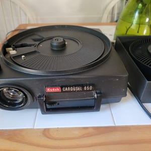 Kodak Carousel 650 Desktop 35mm Slide Projector, Box & Manual - Needs Repair image 3