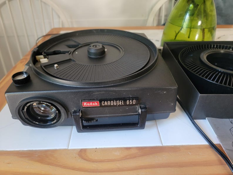 Kodak Carousel 650 Desktop 35mm Slide Projector, Box & Manual - Needs Repair image 3