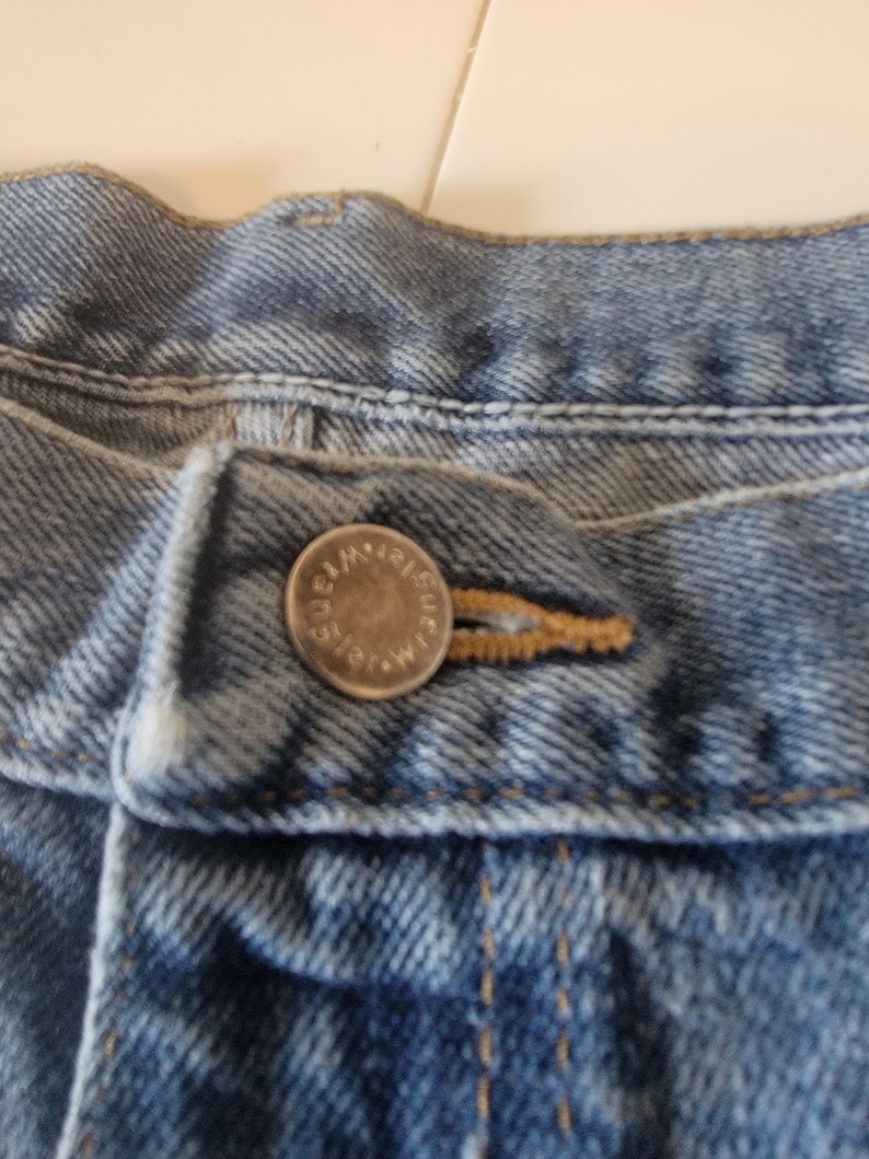 WRANGLER Blue Jeans Men's Size 38 x 29 Med Wash Classic Ex. Condition #007 image 7