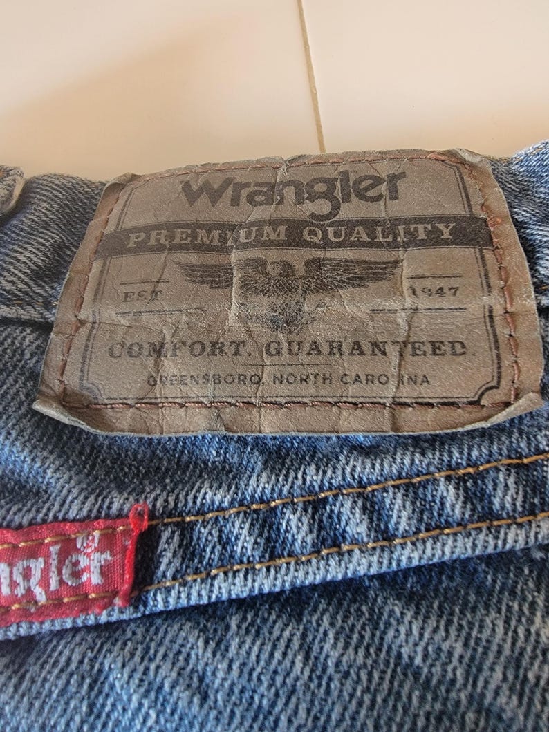 WRANGLER Blue Jeans Men's Size 38 x 29 Med Wash Classic Ex. Condition #007 image 3