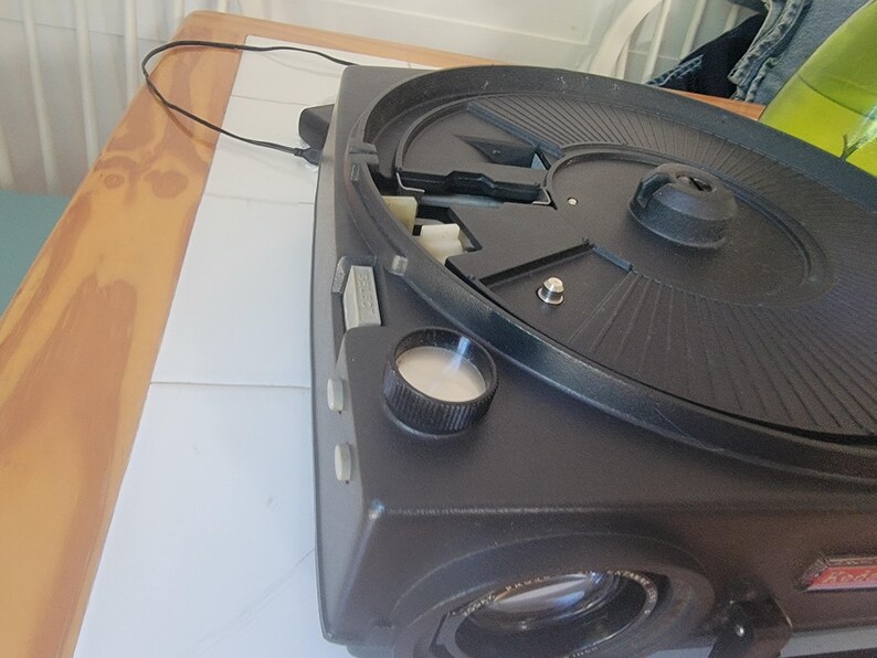 Kodak Carousel 650 Desktop 35mm Slide Projector, Box & Manual - Needs Repair image 6