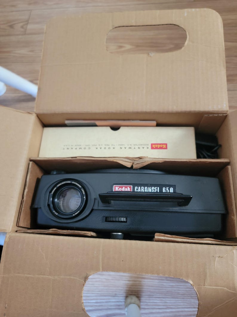 Kodak Carousel 650 Desktop 35mm Slide Projector, Box & Manual - Needs Repair image 1