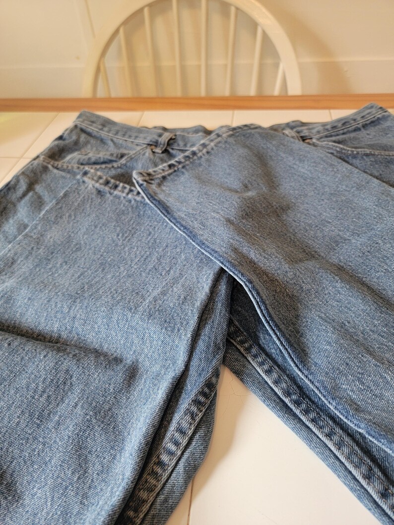 WRANGLER Blue Jeans Men's Size 38 x 29 Med Wash Classic Ex. Condition #007 image 8