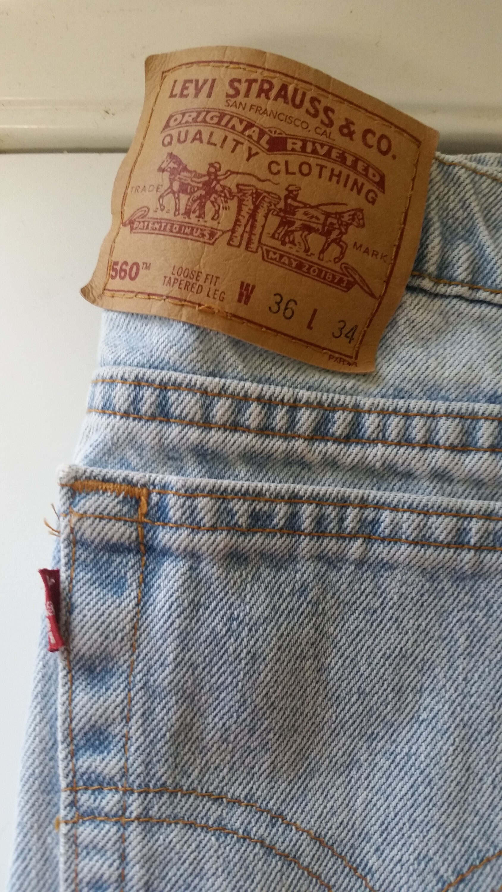 Vintage Levi's 560 Loose Fit Tapered Leg Jeans Men's Size 36W X