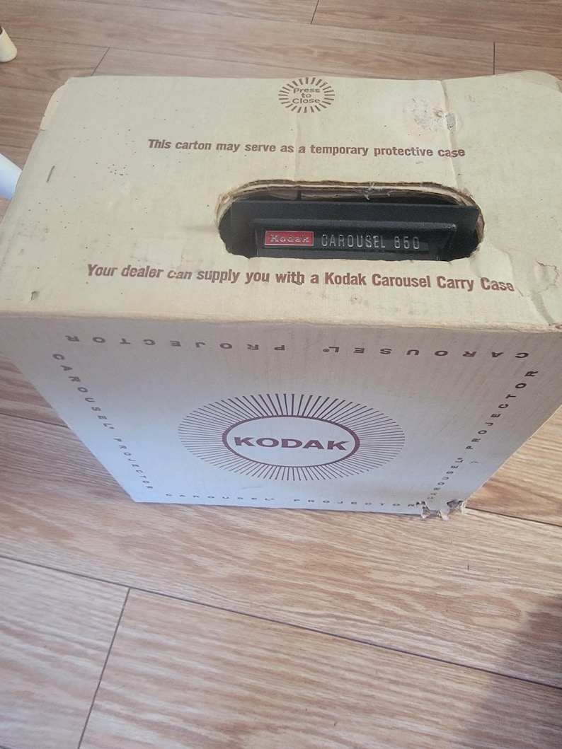 Kodak Carousel 650 Desktop 35mm Slide Projector, Box & Manual - Needs Repair image 2