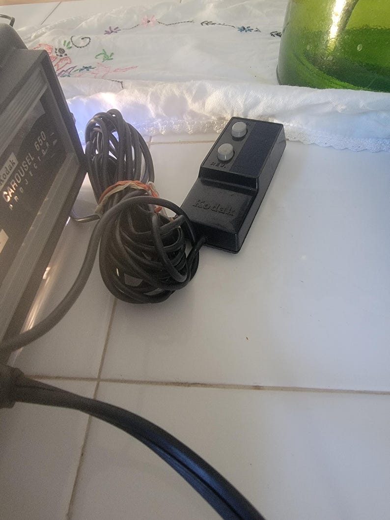 Kodak Carousel 650 Desktop 35mm Slide Projector, Box & Manual - Needs Repair image 11