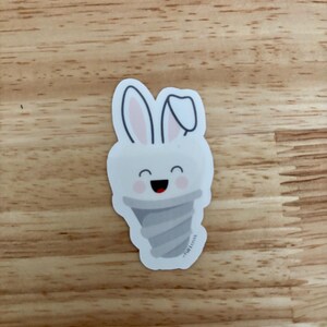 Tandheelkundige sticker | Sticker tand implantaat paashaas| Gestanste sticker