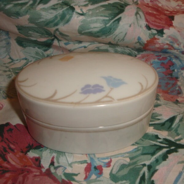 vintage DANSK tivoli BELLES FLUERS china porcelain oval candy jewelry trinket box and lid floral decor