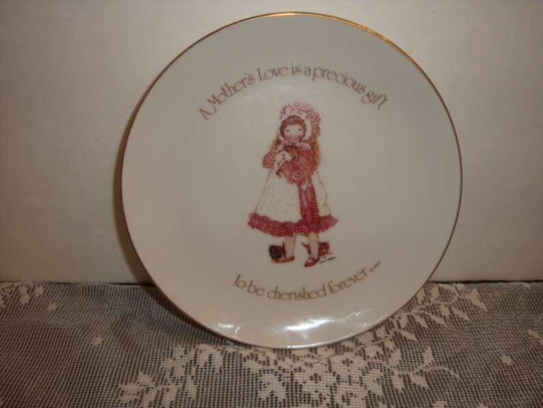Lasting Memories HOLLY HOBBIE mothers love is a precious gift plate VINTAGE home decor