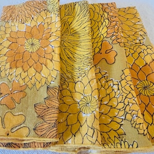 vintage Linen yellow florals 4 cloth fabric napkins set dining room kitchen linens French country
