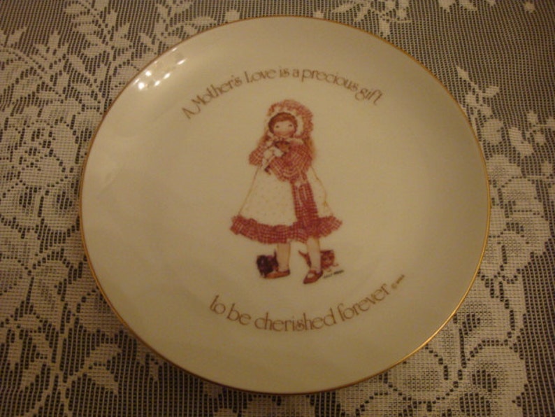 Lasting Memories HOLLY HOBBIE mothers love is a precious gift plate VINTAGE home decor