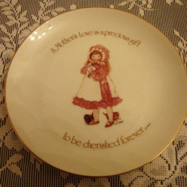 Lasting Memories HOLLY HOBBIE mothers love is a precious gift plate VINTAGE home decor