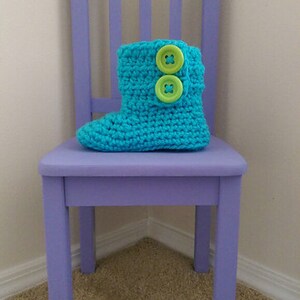 Chunky 2-Buttoned Slipper Crochet Pattern - The Lavender Chair